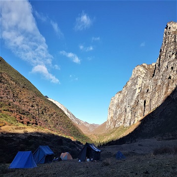 Laya Gasa Trek